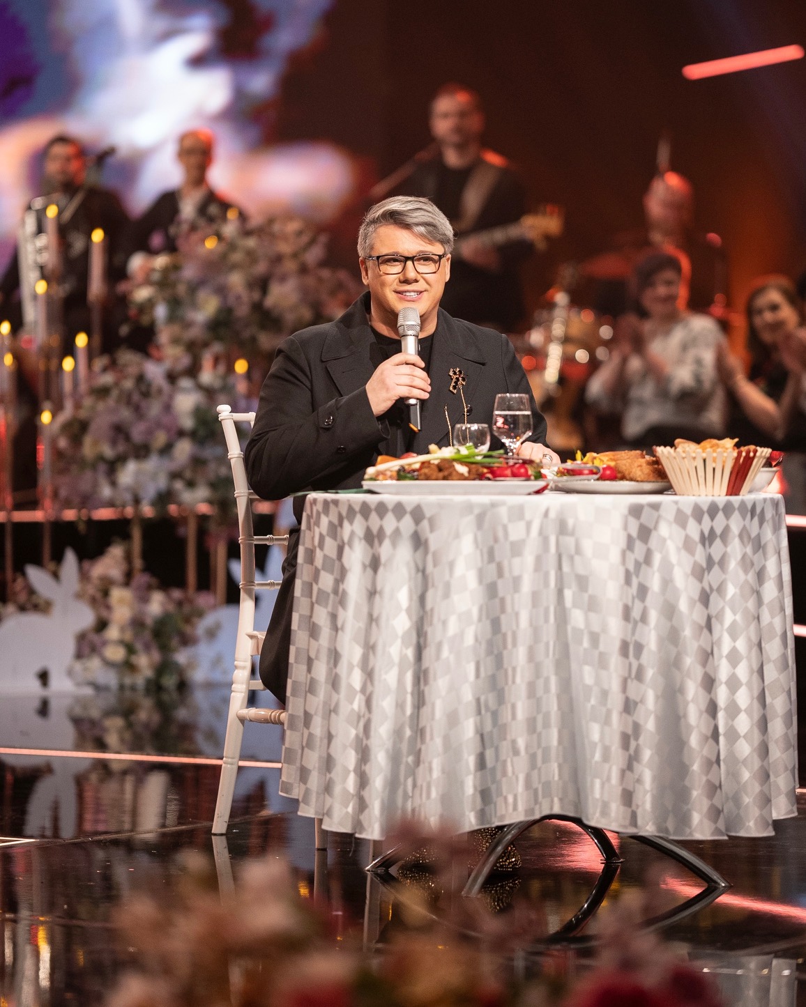 Poza pentru articolul Petrecere de Paște la tvr 2, cu Fuego și prietenii săi