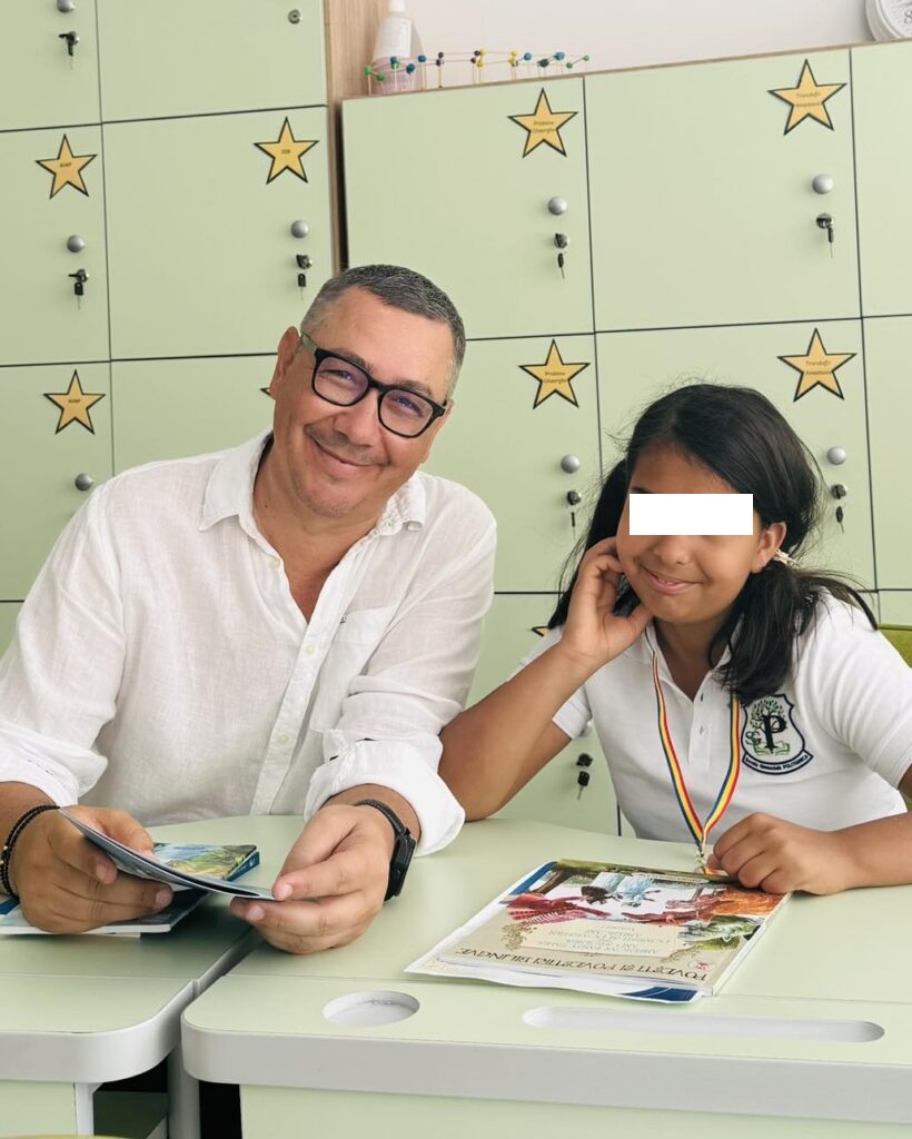 Victor Ponta și Daciana Sârbu, din nou împreună pentru Maria. Au fost alături de fiica lor adoptată în prima zi de școală