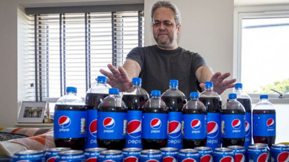 A băut 20 de cutii de Pepsi, în fiecare zi, timp de 20 de ani. Ireal câte kilograme are acum