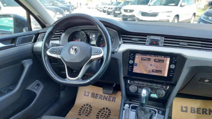 Cel mai bun VW Passat este scos la vânzare de o bancă din România. Mașina se vinde la preț de Golf