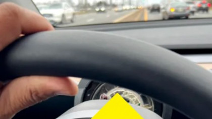 Șofer de Tesla, a rămas cu volanul în mână. Cum arată mașina după o săptămână?