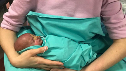 Caz ireal în maternitate. O româncă pe nume Ionela a născut un bebeluș microsom. Medicii au crezut că nu văd bine 😲