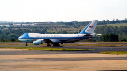 Air Force One, avionul președintelui SUA, a decolat mai des decât a aterizat. Cum e posibil?