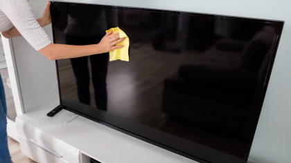 Sfaturi de la Samsung și LG: Cum cureți ecranul televizorului fără să-l deteriorezi