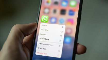 Funcția de la WhatsApp pe care nimeni nu o știe! Cum poți recupera mesajele șterse de către ceilalți