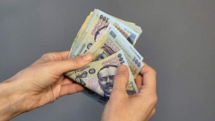 Statul alimentează cardurile cu 2.000 de lei, în iunie. Cine sunt persoanele care vor primi banii