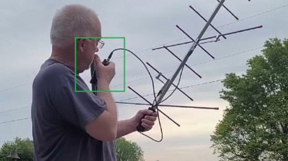 Un radioamator se juca cu o antenă artizanală. Ce a interceptat chiar în curtea sa?