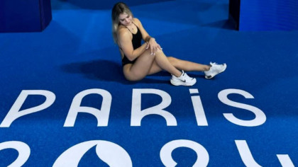 FOTO. Dată afară că e prea indecentă, a făcut avere cu pozele ei și acum a revenit