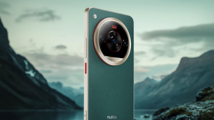 Un nou telefon conceput pentru pasionații de fotografie, disponibil în România. Cât costă