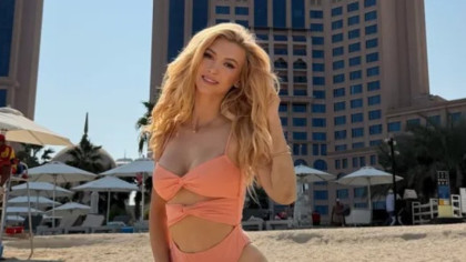 FOTO. Andreea Bălan, imagini în costum de baie la Abu Dhabi
