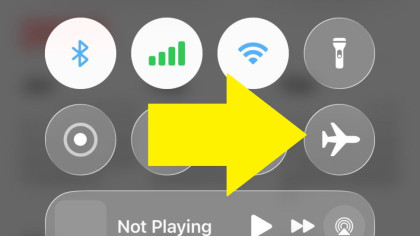 Cade avionul dacă nu punem telefonul pe „mod avion”? Explicațiile unui pilot – VIDEO