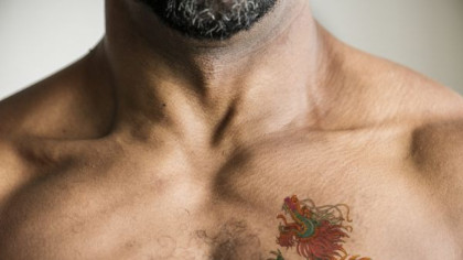 BANCUL ZILEI. Bulă vrea tatuaj într-un loc intim: - Numele iubitei mele acolo, jos!