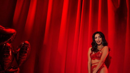 BANCUL ZILEI. – Băi, golane, am auzit că ai poze indecente cu fiică-mea!