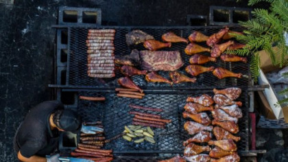 BANCUL ZILEI. Iepurașul la restaurant: – Aveți mici de cal?