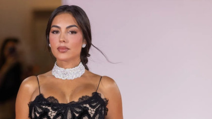 FOTO. Iubita lui Cristiano Ronaldo, în costum de baie în vacanța din Golful Persic