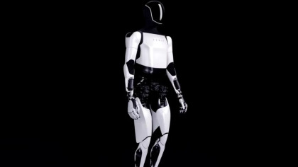 Robotul Optimus al celor de la Tesla a avut unele probleme într-o prezentare